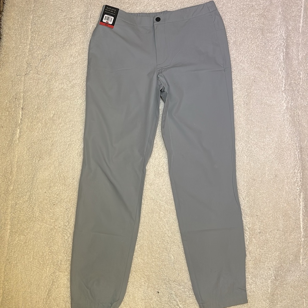 Banana Republic Motion Tech Hybrid NWT Quarry Gray Size 34 Pants